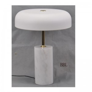 Lampada da tavolo a LED con base in marmo e paralume in metallo