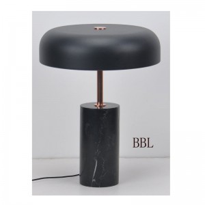 Lampada da tavolo a LED con base in marmo nero e paralume in metallo