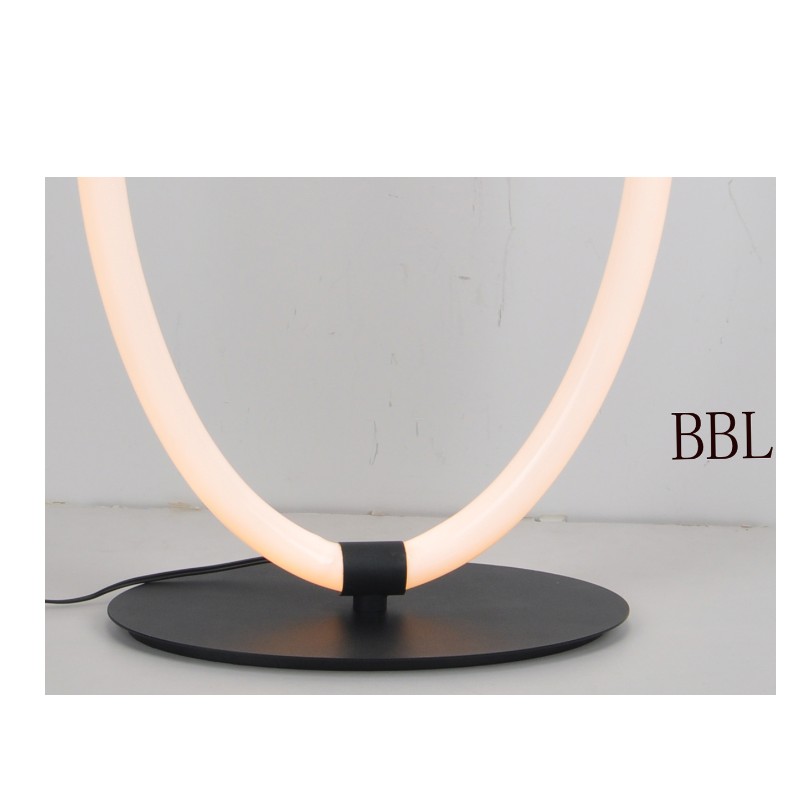 Lampada a tavola LED con tubo ovale acrilico